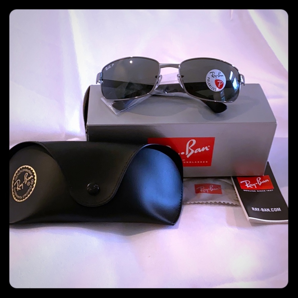 Men’s Ray-Ban polarized rectangle sunglasses